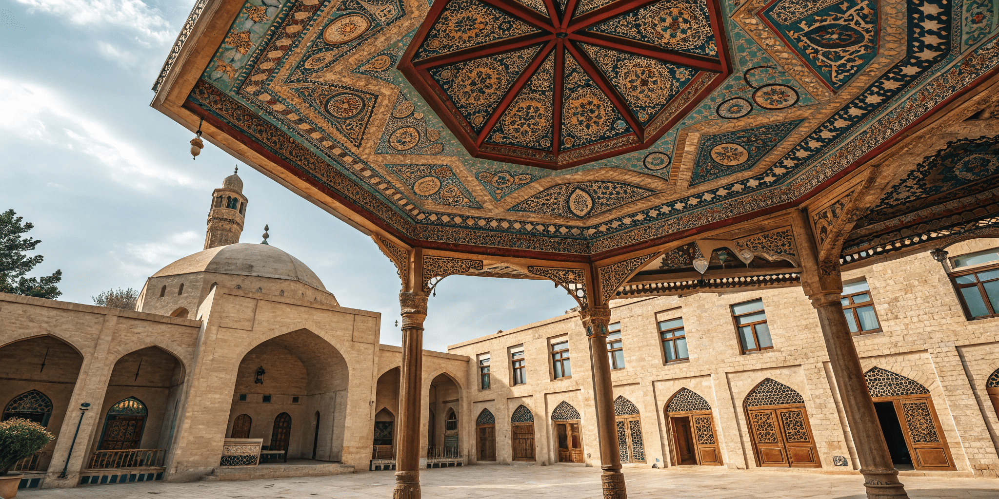 نمای سقف شیروانی جلوی ساختمان
