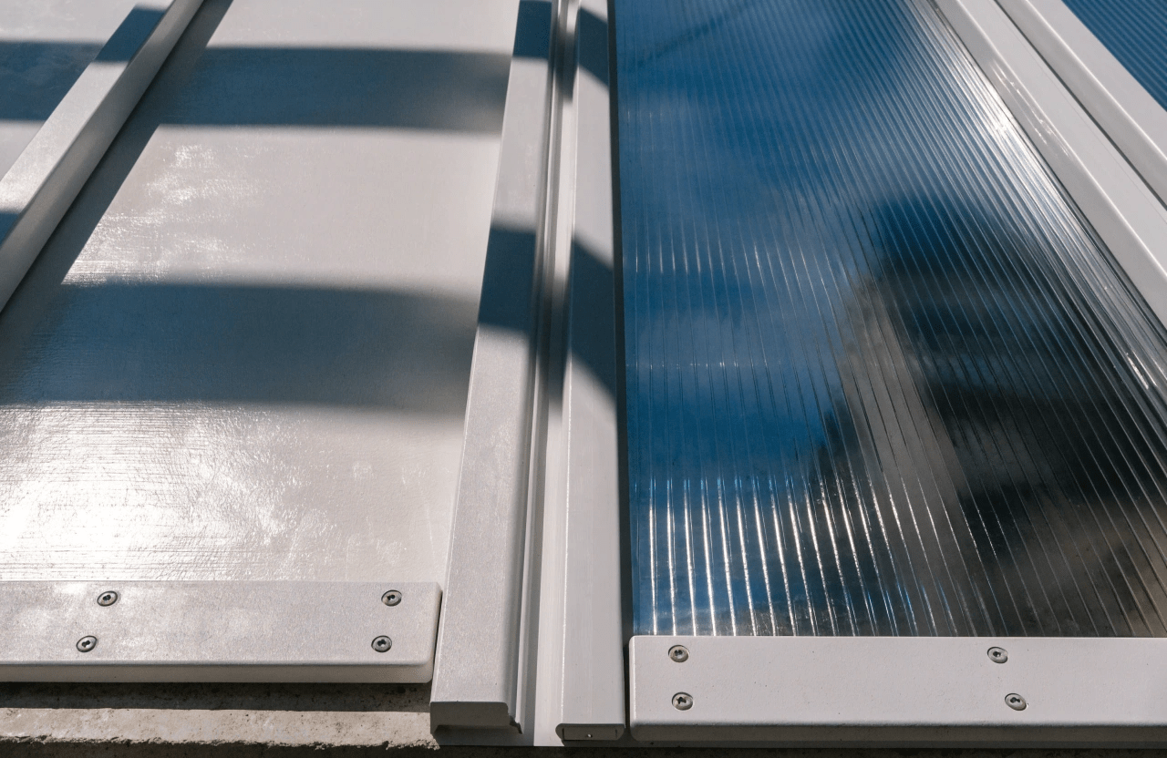 مقایسه ورق UPVC با پلی کربنات دوجداره برای سایبان ها