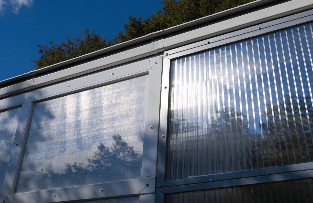 مقایسه ورق UPVC با پلی کربنات دوجداره برای سایبان ها