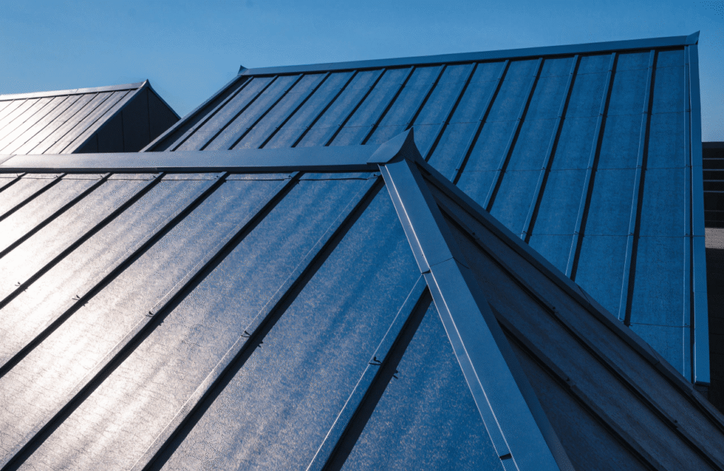 تأثیر زاویه نصب ورق UPVC بر دوام و آب بندی سقف