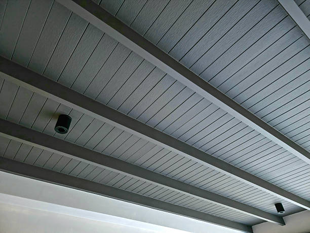 علت چکه کردن سقف شیروانی و راهکارهای آب‌بندی قطعی با ورق UPVC