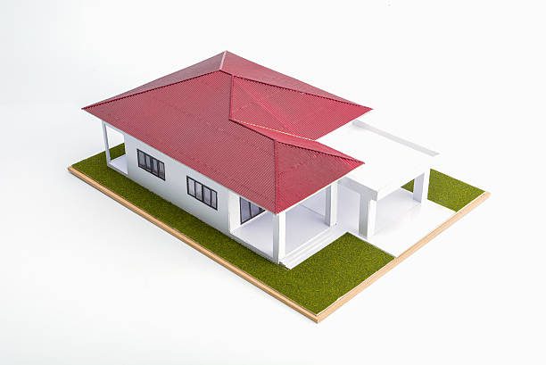 تفاوت ورق‌های ساندویچ پانل سقفی با ورق‌های تک‌لایه UPVC (کدام به‌صرفه‌تر است؟)